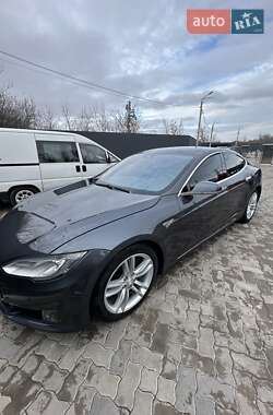 Лифтбек Tesla Model S 2015 в 