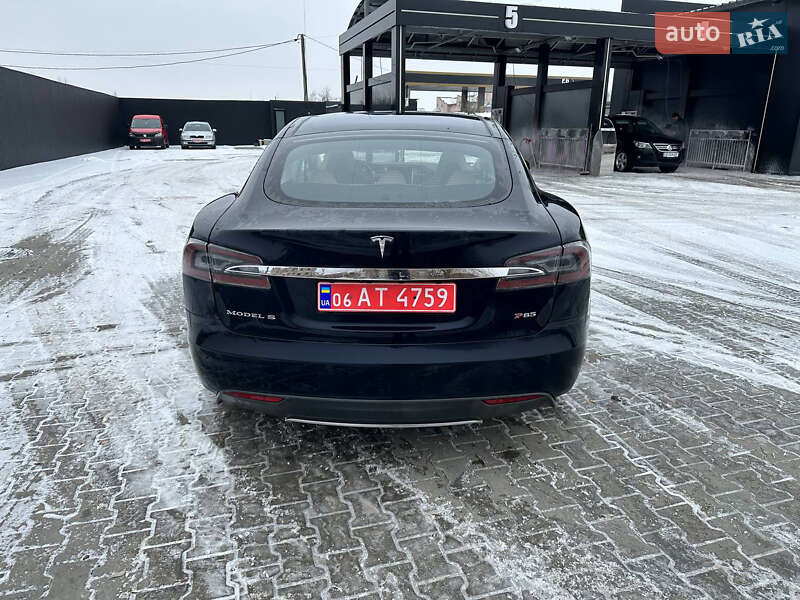 Ліфтбек Tesla Model S 2013 в Чернівцях