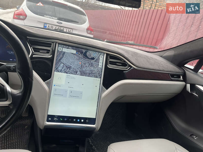 Лифтбек Tesla Model S 2015 в Виннице