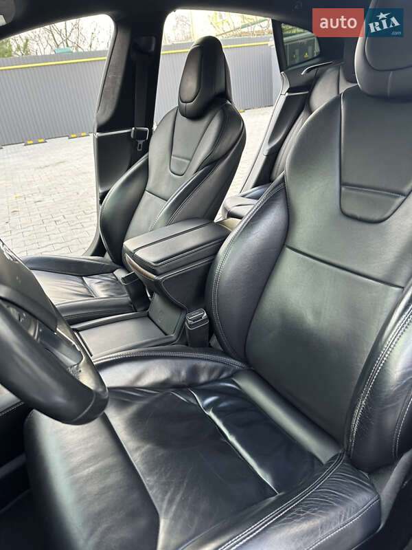 Ліфтбек Tesla Model S 2017 в Одесі