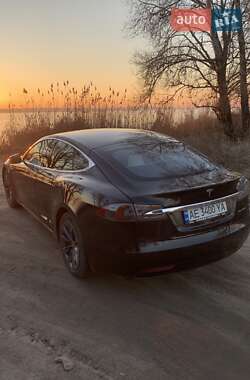 Ліфтбек Tesla Model S 2019 в Кам'янському