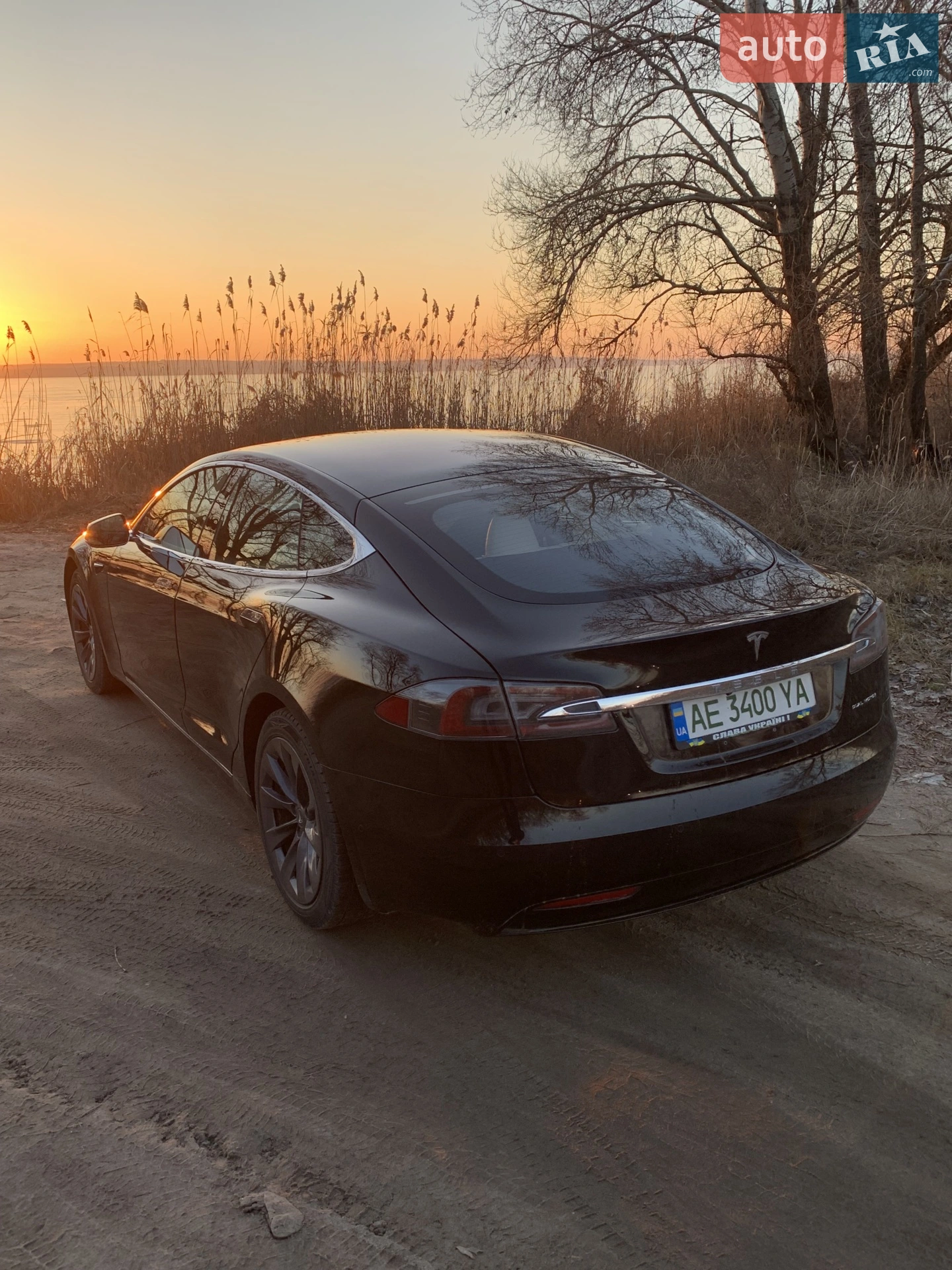 Tesla Model S 2019 VIN 5YJSA1E21LF364360 фото оголошення 8 з 18