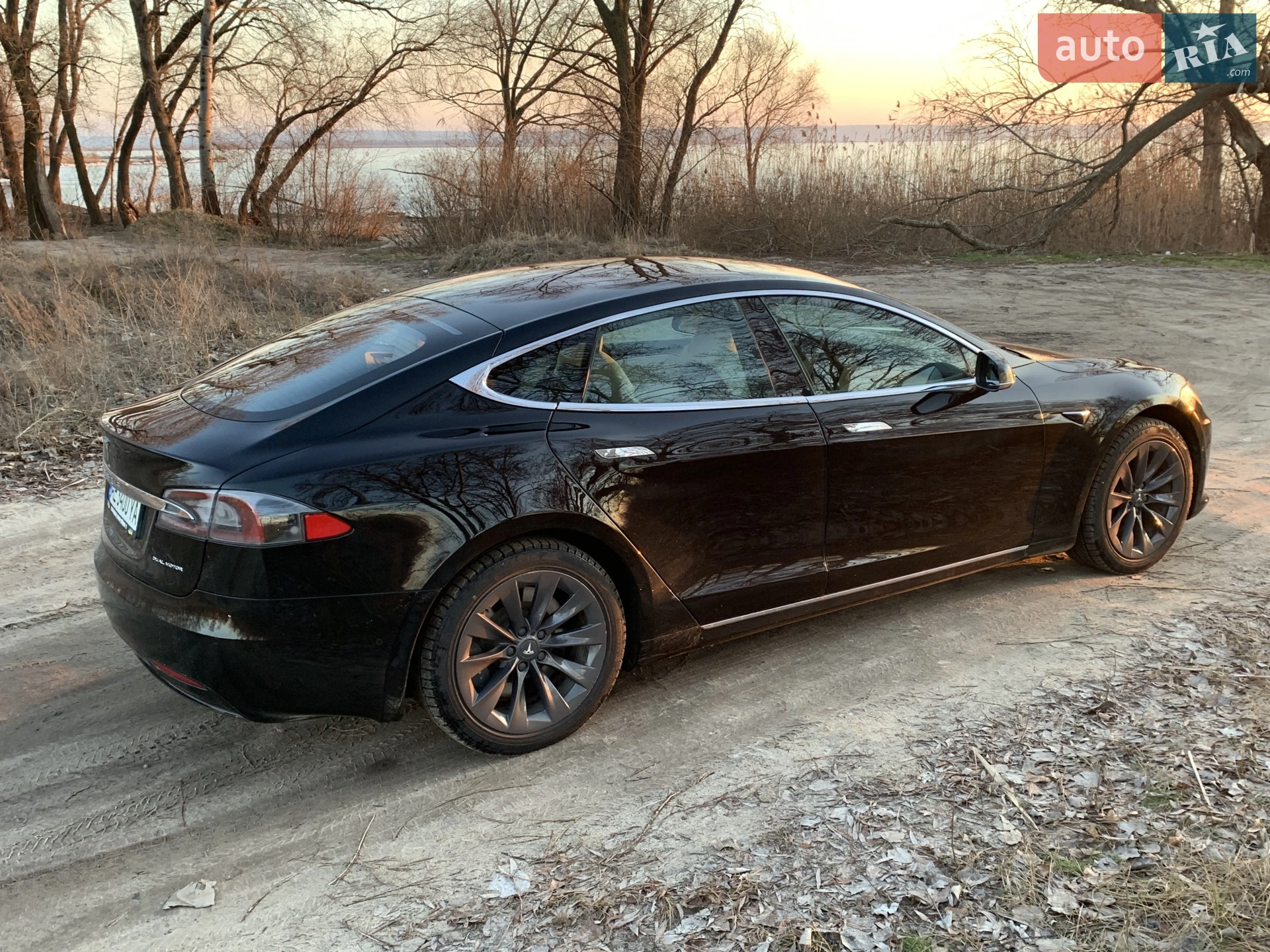 Tesla Model S 2019 VIN 5YJSA1E21LF364360 фото оголошення 6 з 18