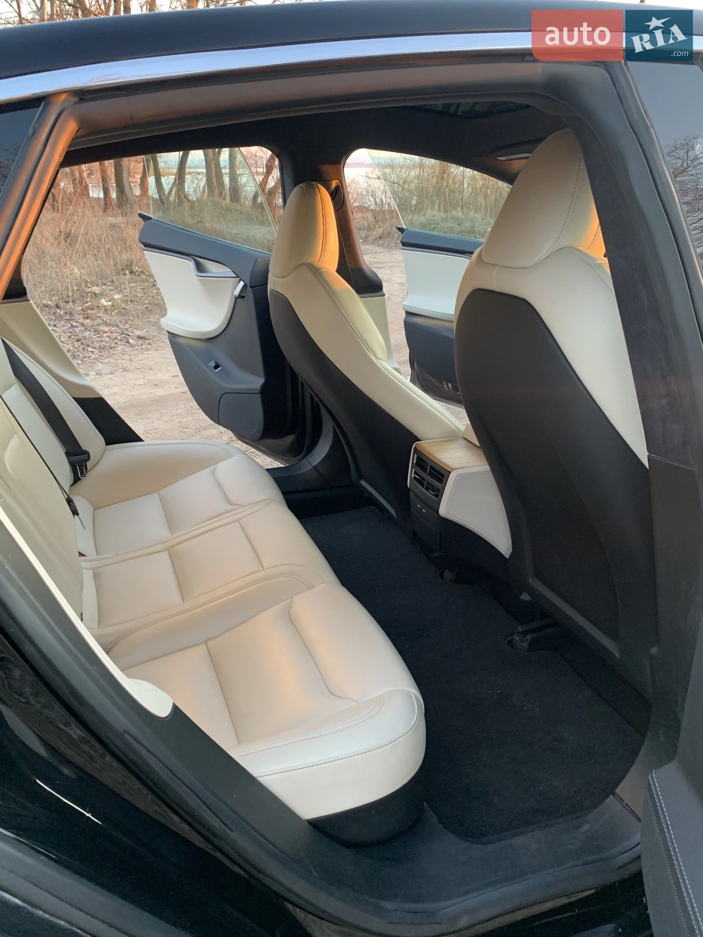 Tesla Model S 2019 VIN 5YJSA1E21LF364360 фото оголошення 11 з 18