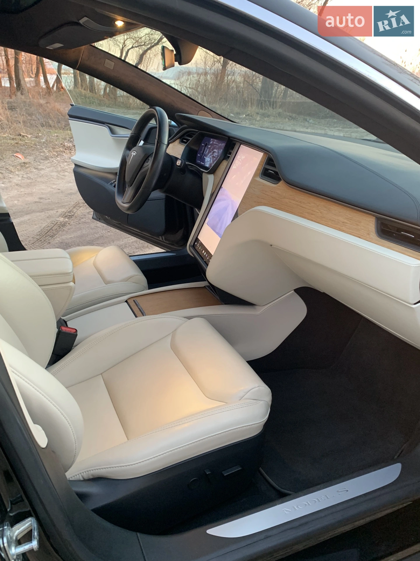 Tesla Model S 2019 VIN 5YJSA1E21LF364360 фото оголошення 12 з 18