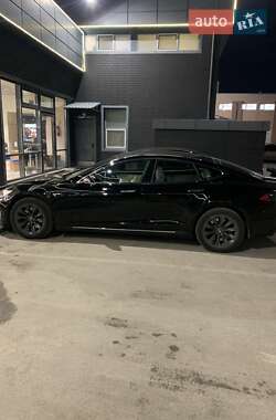 Ліфтбек Tesla Model S 2019 в Кам'янському