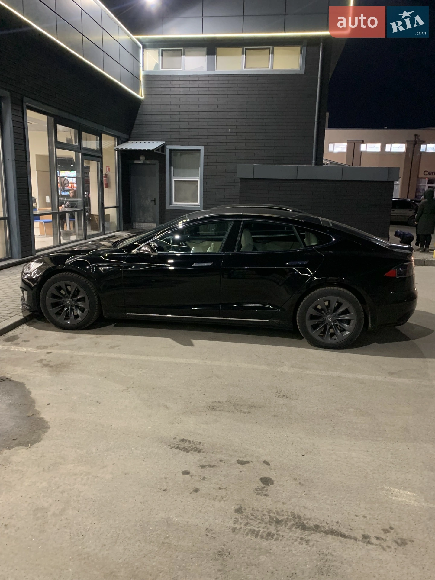 Tesla Model S 2019 VIN 5YJSA1E21LF364360 фото оголошення 13 з 18