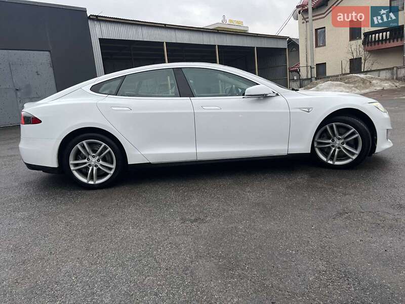 Лифтбек Tesla Model S 2014 в Тернополе