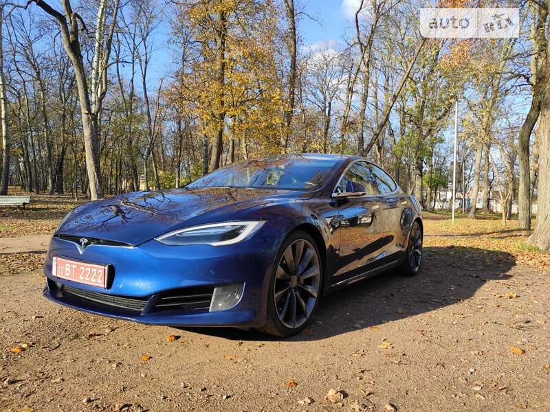 Лифтбек Tesla Model S 2017 в Чернигове