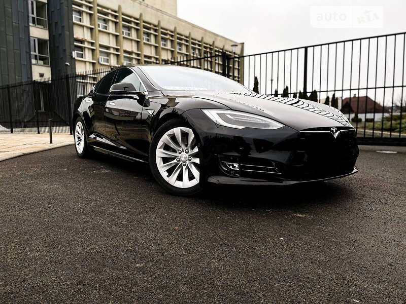 Лифтбек Tesla Model S 2016 в Черкассах