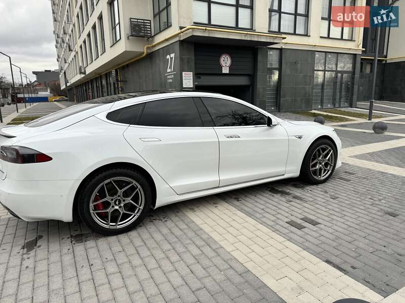 Лифтбек Tesla Model S 2014 в Львове