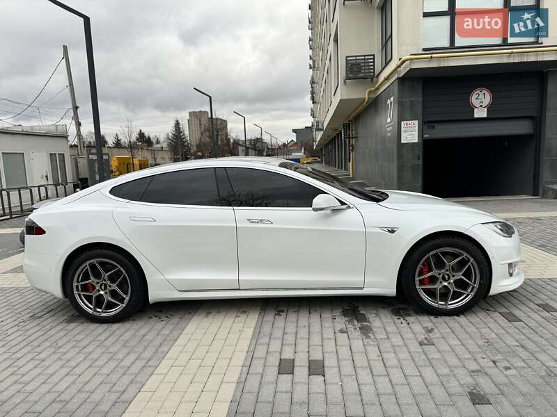 Лифтбек Tesla Model S 2014 в Львове