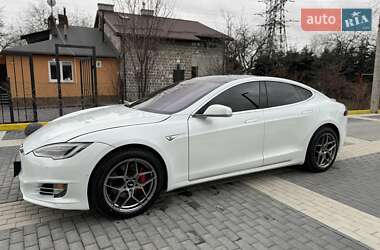 Лифтбек Tesla Model S 2014 в Львове