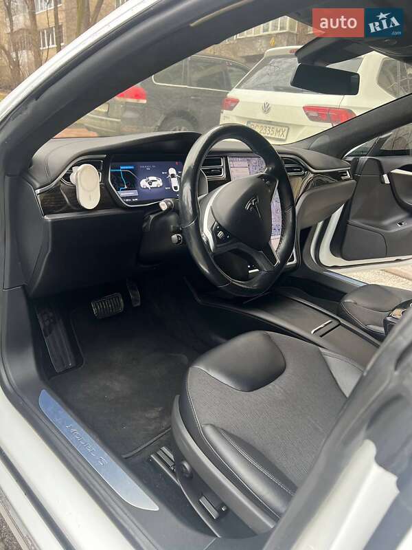Лифтбек Tesla Model S 2016 в Львове