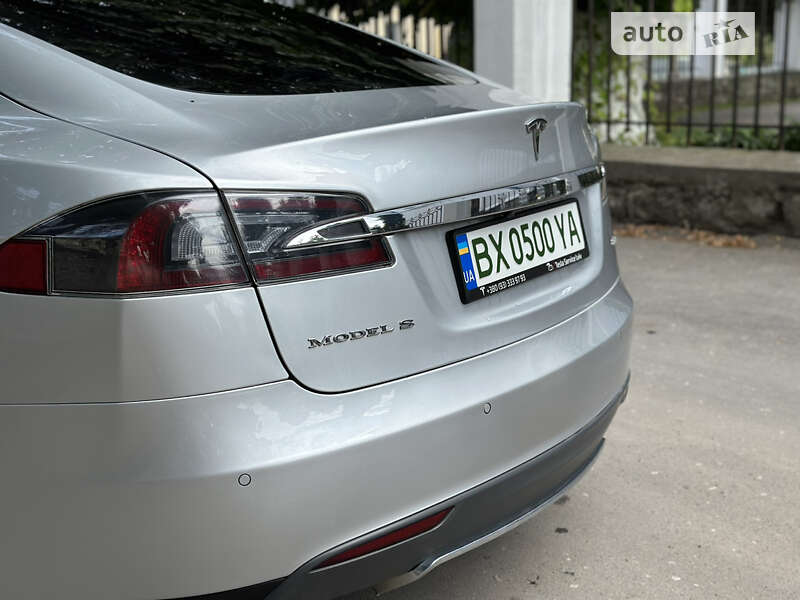 Ліфтбек Tesla Model S 2015 в Кам'янець-Подільському