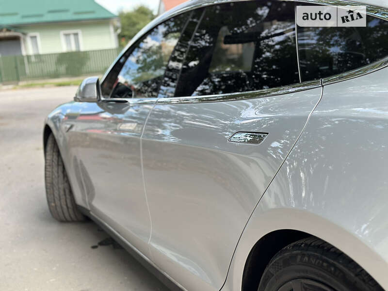 Лифтбек Tesla Model S 2015 в Каменец-Подольском
