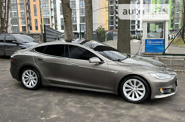 Ліфтбек Tesla Model S 2016 в Дніпрі