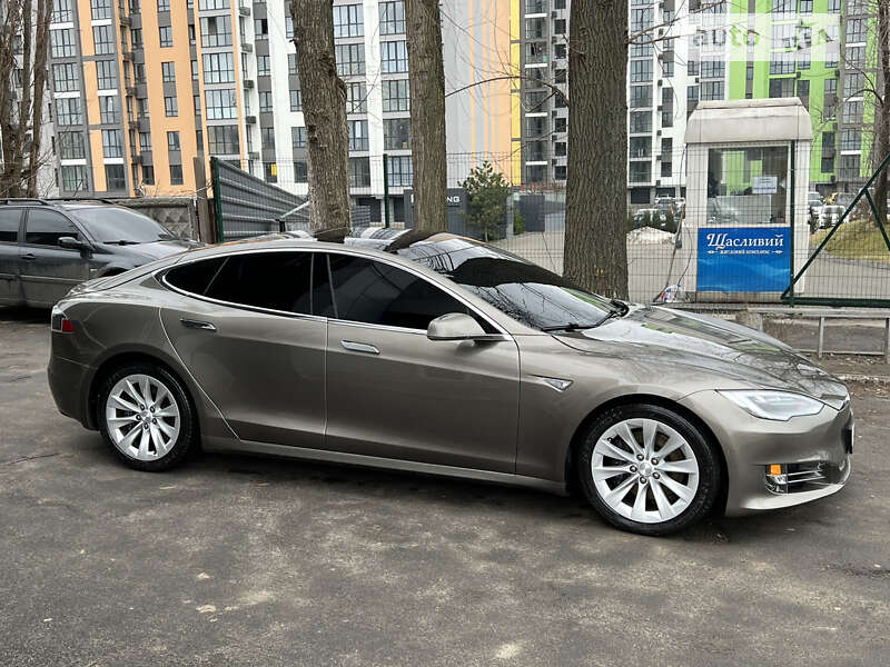 Ліфтбек Tesla Model S 2016 в Дніпрі