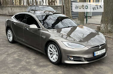Ліфтбек Tesla Model S 2016 в Дніпрі