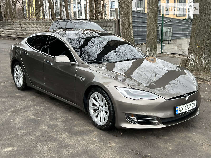 Tesla Model S 2016