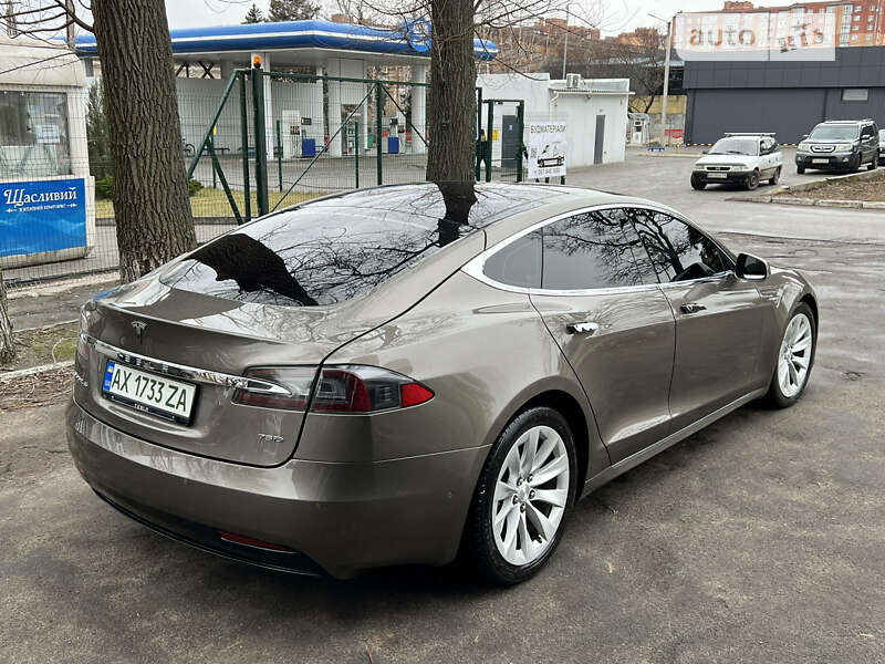 Ліфтбек Tesla Model S 2016 в Дніпрі