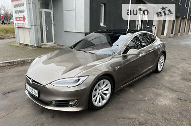 Ліфтбек Tesla Model S 2016 в Дніпрі