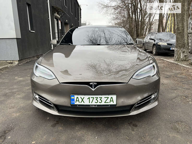 Ліфтбек Tesla Model S 2016 в Дніпрі