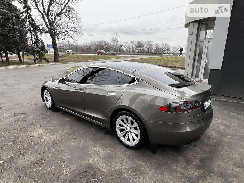 Лифтбек Tesla Model S 2016 в Днепре фото 10 Лифтбек Tesla Model S 2016 в Днепре