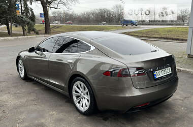 Ліфтбек Tesla Model S 2016 в Дніпрі
