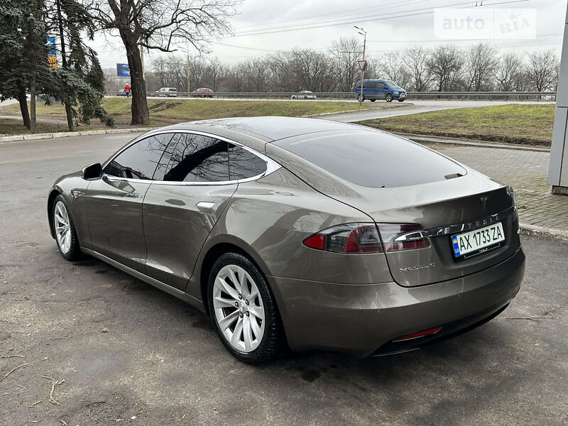 Ліфтбек Tesla Model S 2016 в Дніпрі