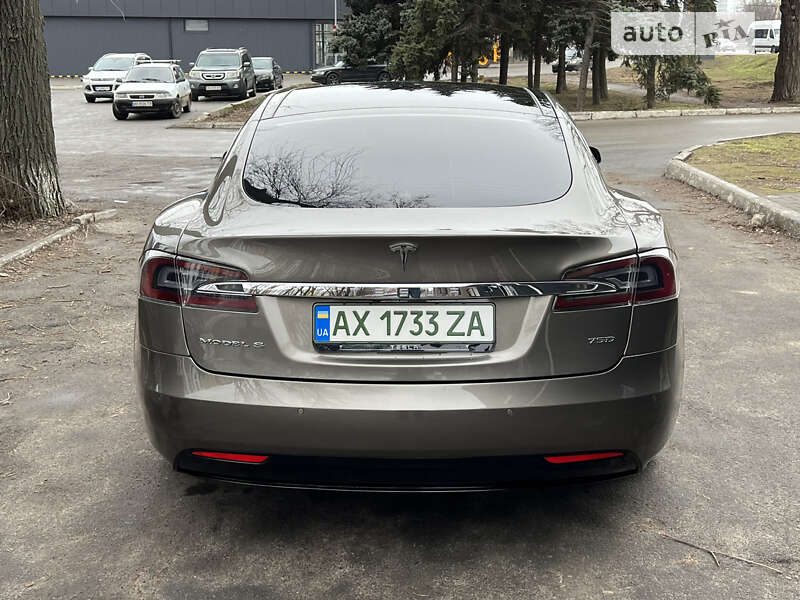 Ліфтбек Tesla Model S 2016 в Дніпрі