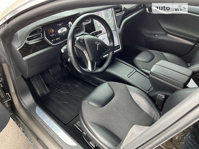 Ліфтбек Tesla Model S 2016 в Дніпрі