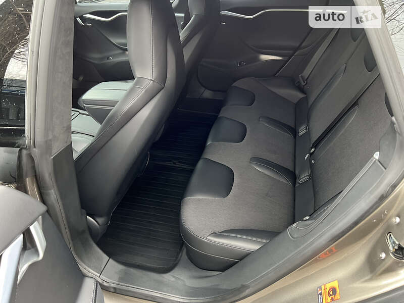 Лифтбек Tesla Model S 2016 в Днепре