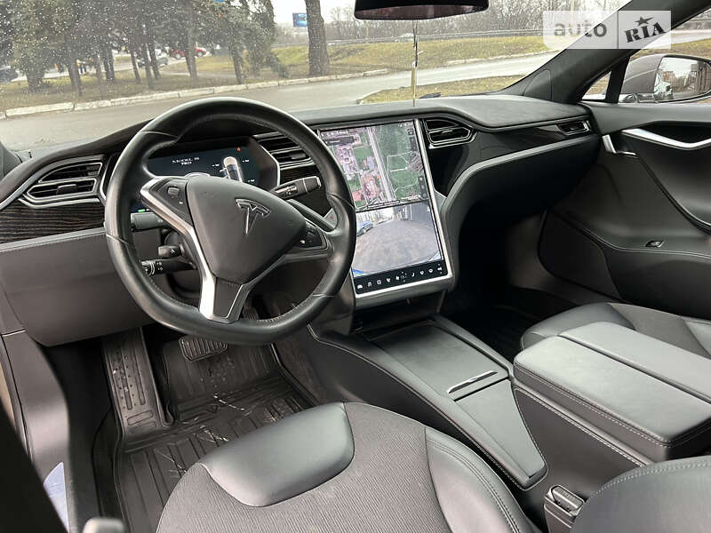 Ліфтбек Tesla Model S 2016 в Дніпрі