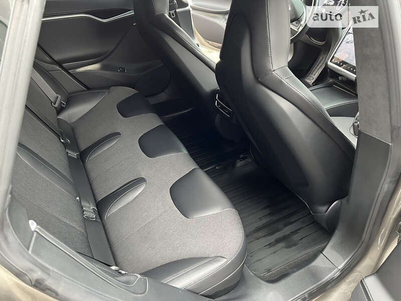 Лифтбек Tesla Model S 2016 в Днепре