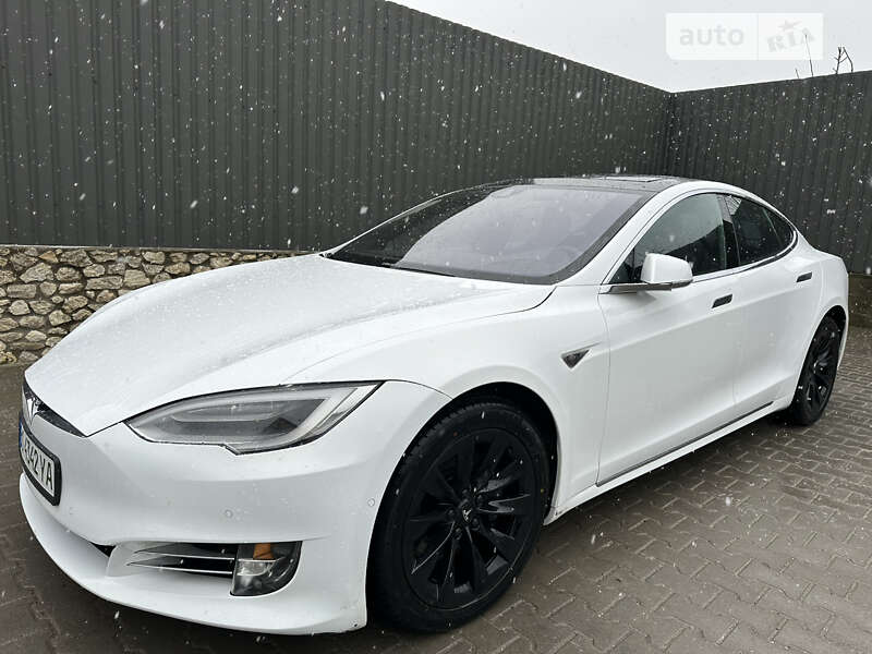 Лифтбек Tesla Model S 2016 в Тернополе