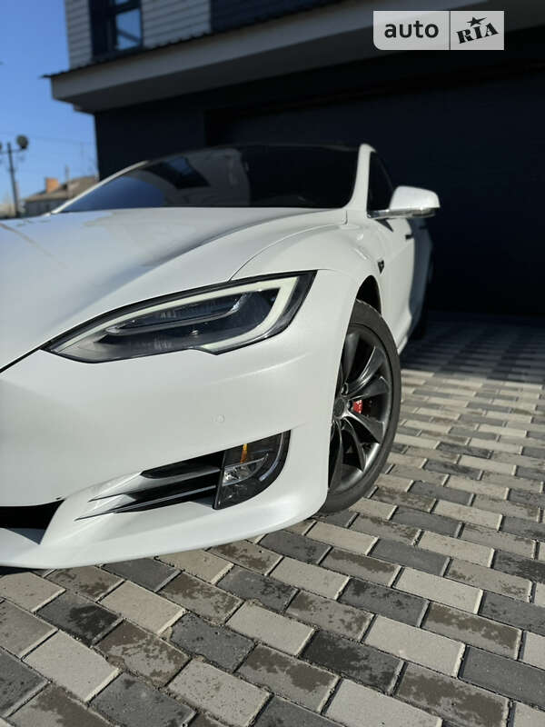 Лифтбек Tesla Model S 2017 в Белой Церкви