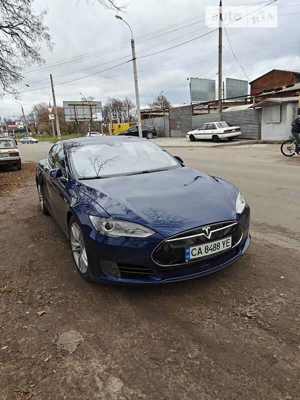 Ліфтбек Tesla Model S 2015 в Черкасах