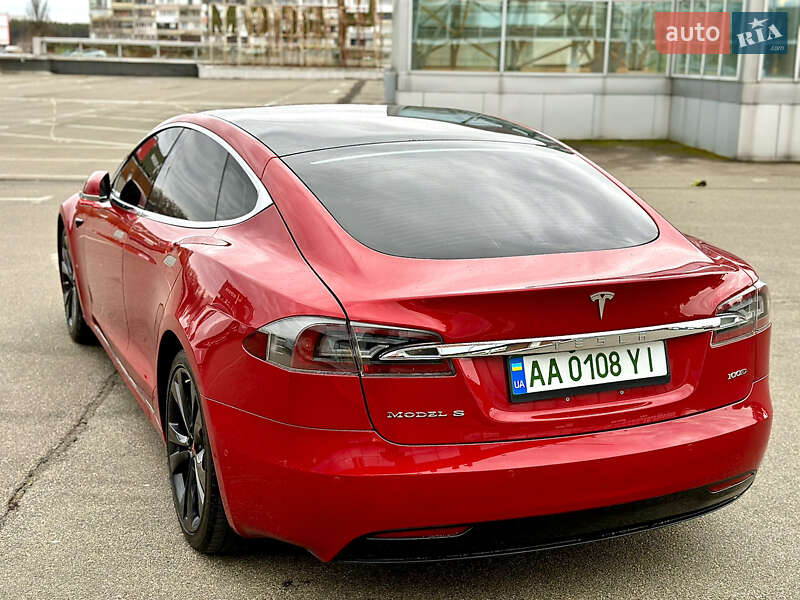 Лифтбек Tesla Model S 2018 в Киеве