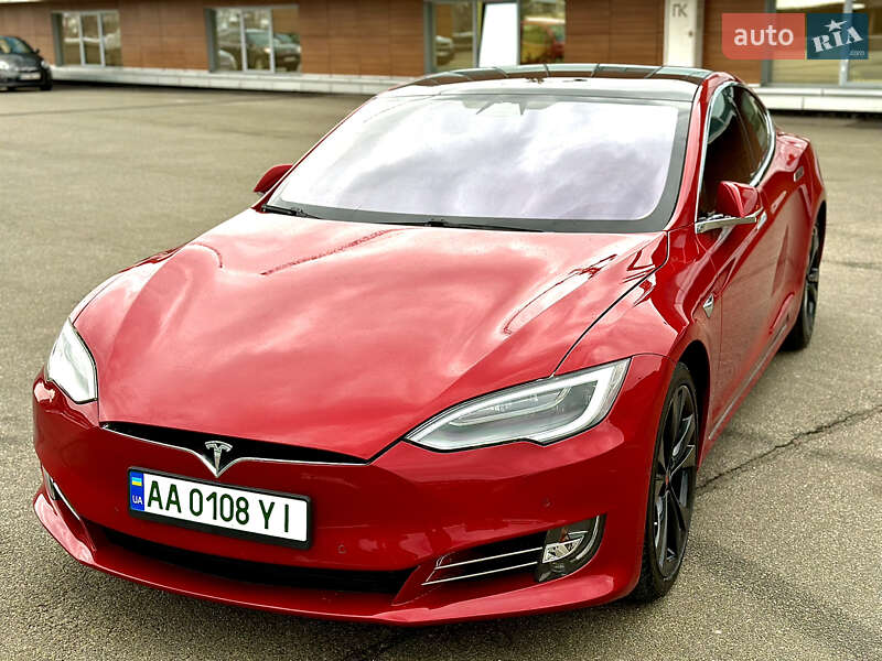 Лифтбек Tesla Model S 2018 в Киеве