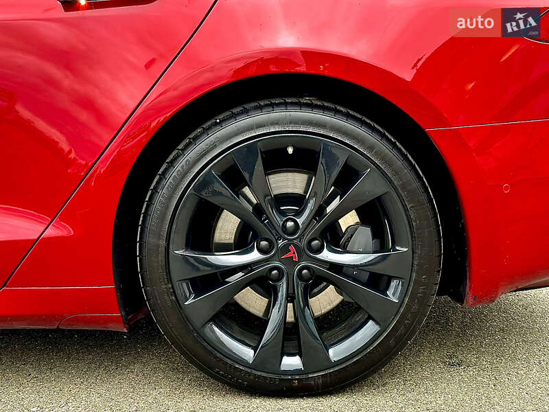 Лифтбек Tesla Model S 2018 в Киеве