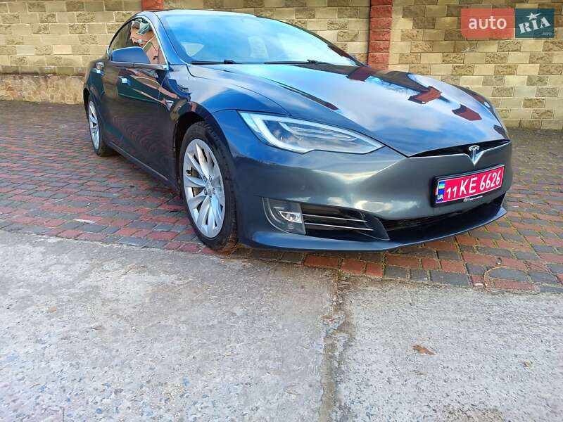 Лифтбек Tesla Model S 2017 в Хмельницком