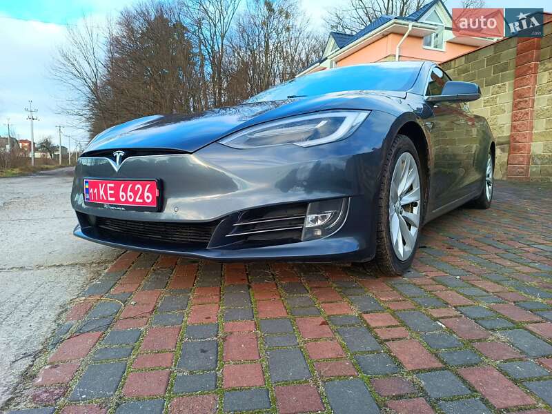 Лифтбек Tesla Model S 2017 в Хмельницком