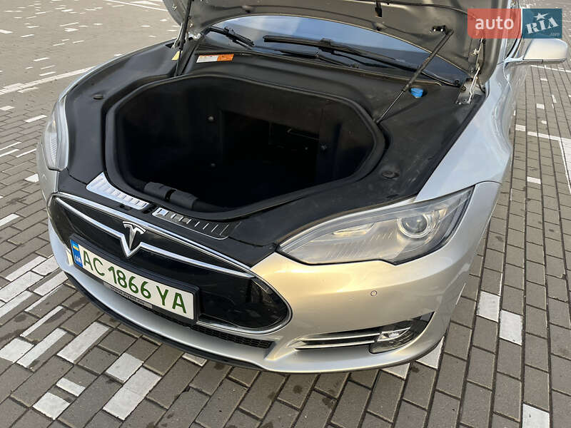 Лифтбек Tesla Model S 2013 в Ковеле