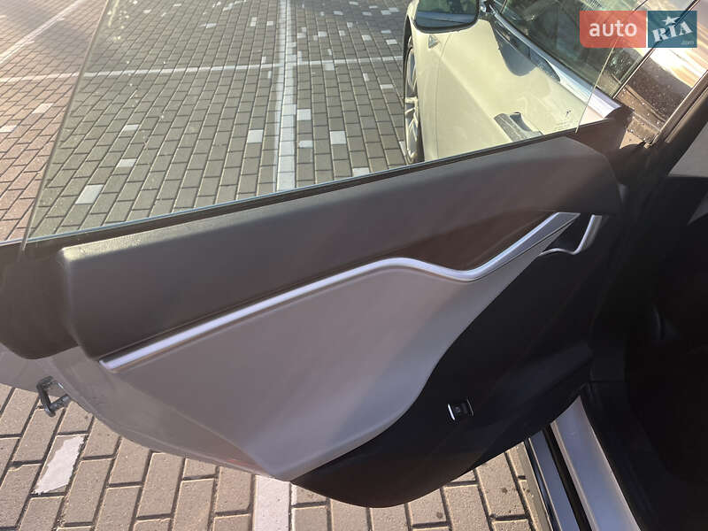 Лифтбек Tesla Model S 2013 в Ковеле