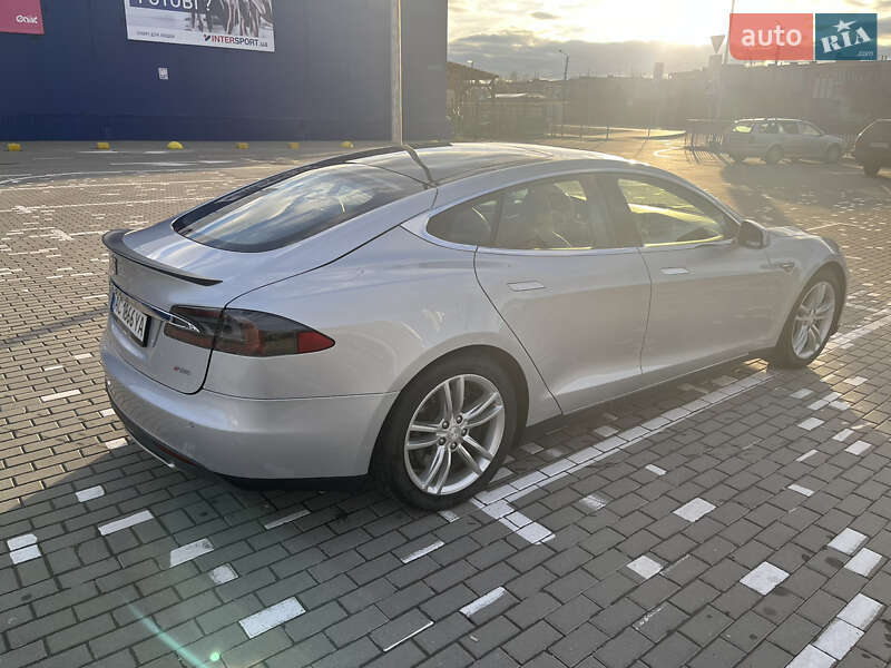 Лифтбек Tesla Model S 2013 в Ковеле