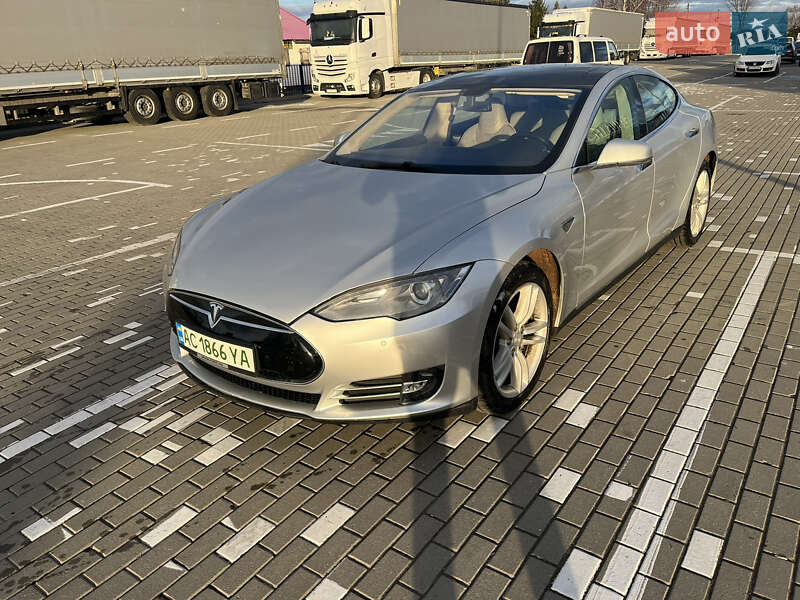Лифтбек Tesla Model S 2013 в Ковеле