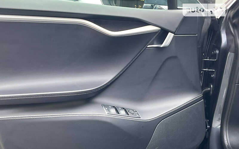 Ліфтбек Tesla Model S 2018 в Чернівцях