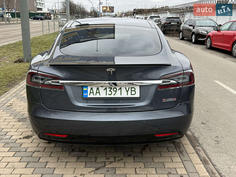 Лифтбек Tesla Model S 2018 в Киеве