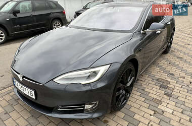 Лифтбек Tesla Model S 2018 в Киеве